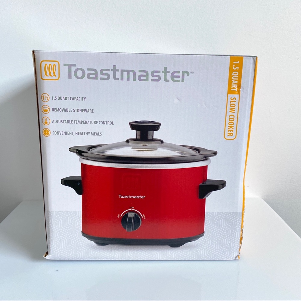 Toastmaster 1.5 quart slow cooker. Removable stoneware, adjustable temperature